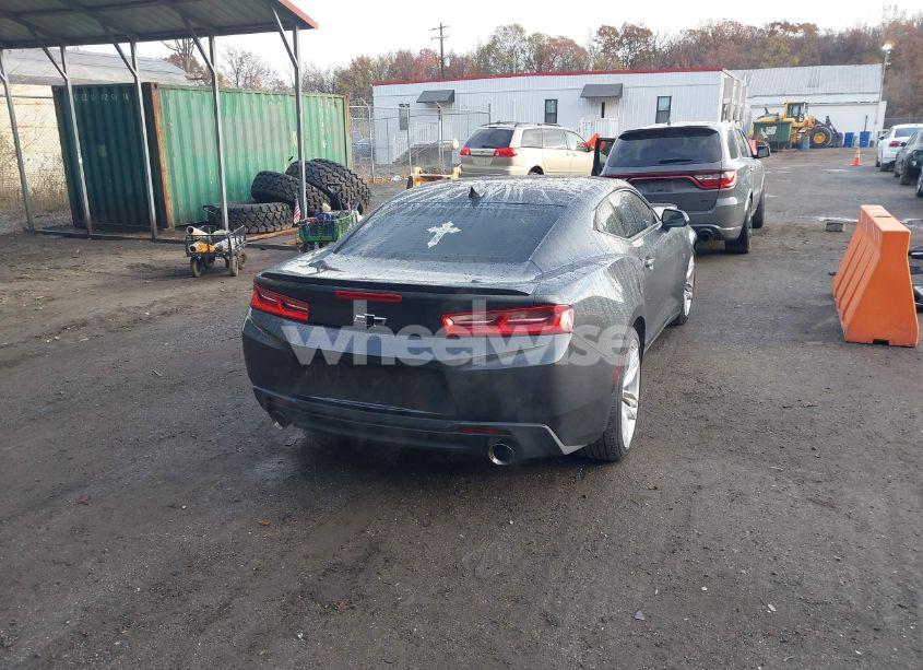 Photo 4 of 2016 Chevrolet Camaro 2LT (VIN 1G1FD1RS9G0143279)