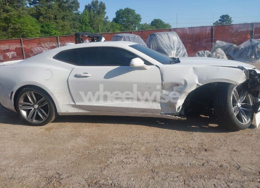 Photo 13 of 2016 Chevrolet Camaro 2LT (VIN 1G1FD1RSXG0139127)