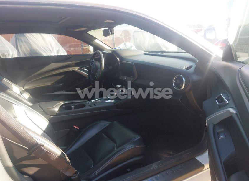 Photo 5 of 2016 Chevrolet Camaro 2LT (VIN 1G1FD1RSXG0139127)