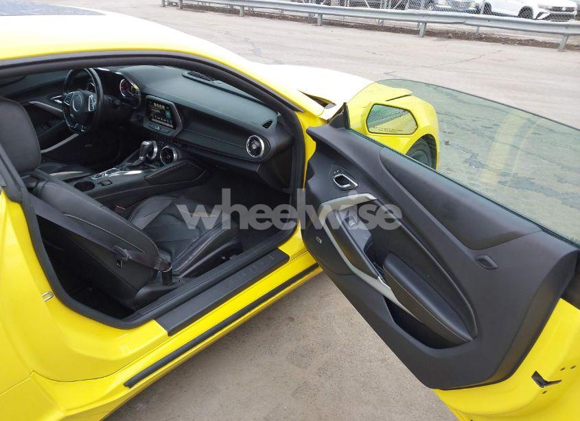 Photo 5 of 2016 Chevrolet Camaro 2LT (VIN 1G1FD1RSXG0159524)