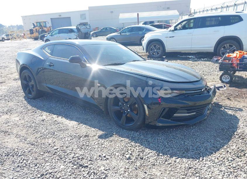 2017 Chevrolet Camaro 2LT (VIN 1G1FD1RSXH0141137) main photo