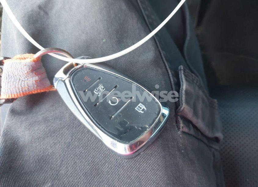 Photo 11 of 2017 Chevrolet Camaro 2LT (VIN 1G1FD1RSXH0141137)