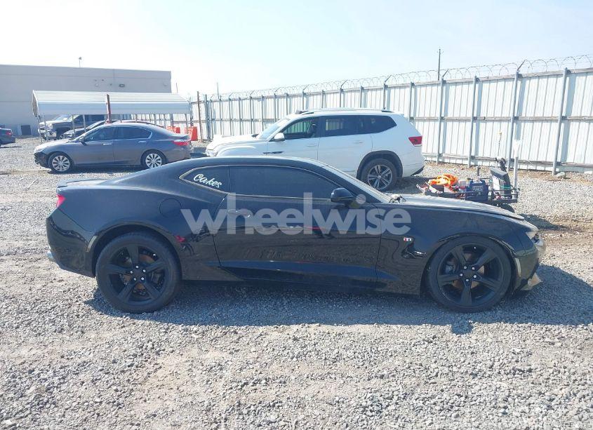 Photo 14 of 2017 Chevrolet Camaro 2LT (VIN 1G1FD1RSXH0141137)