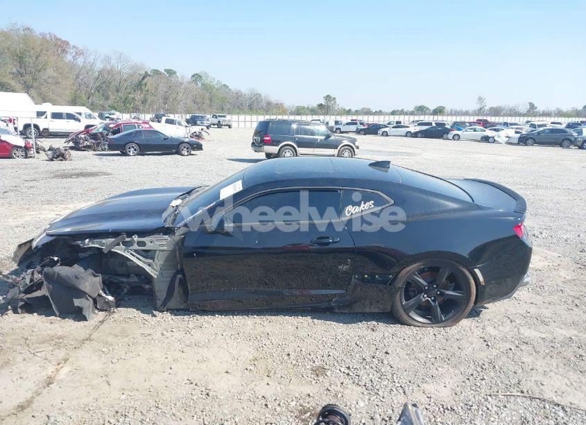 Photo 15 of 2017 Chevrolet Camaro 2LT (VIN 1G1FD1RSXH0141137)