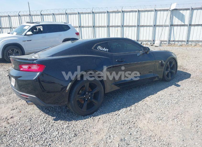 Photo 4 of 2017 Chevrolet Camaro 2LT (VIN 1G1FD1RSXH0141137)