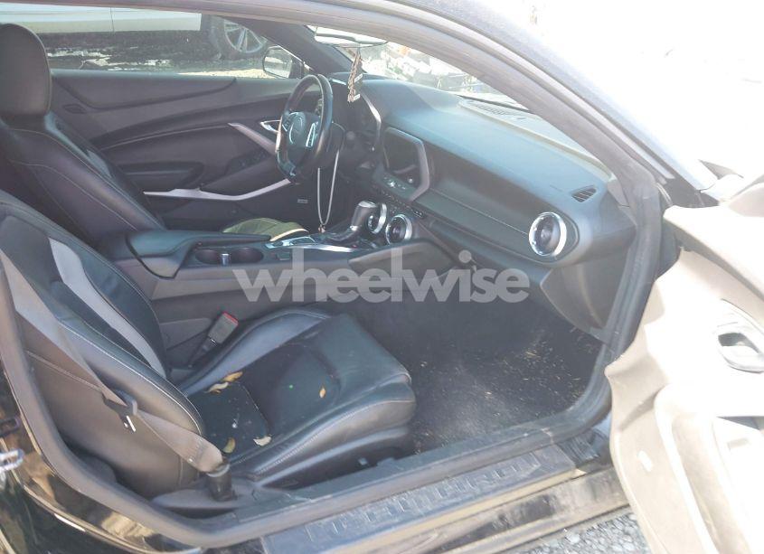 Photo 5 of 2017 Chevrolet Camaro 2LT (VIN 1G1FD1RSXH0141137)