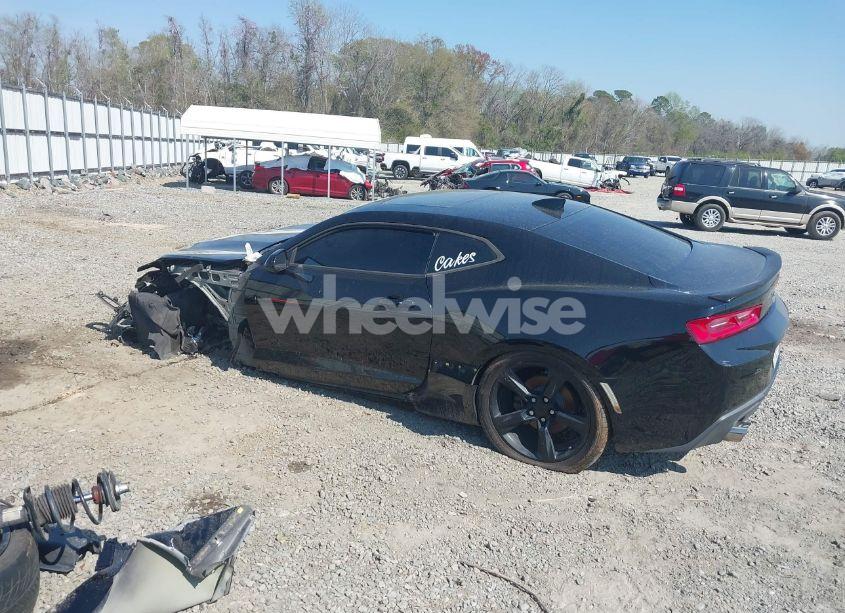 Photo 6 of 2017 Chevrolet Camaro 2LT (VIN 1G1FD1RSXH0141137)