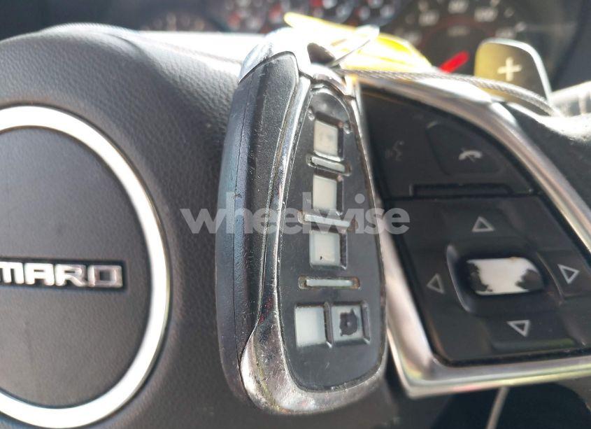 Photo 11 of 2017 Chevrolet Camaro 2LT (VIN 1G1FD1RSXH0168452)