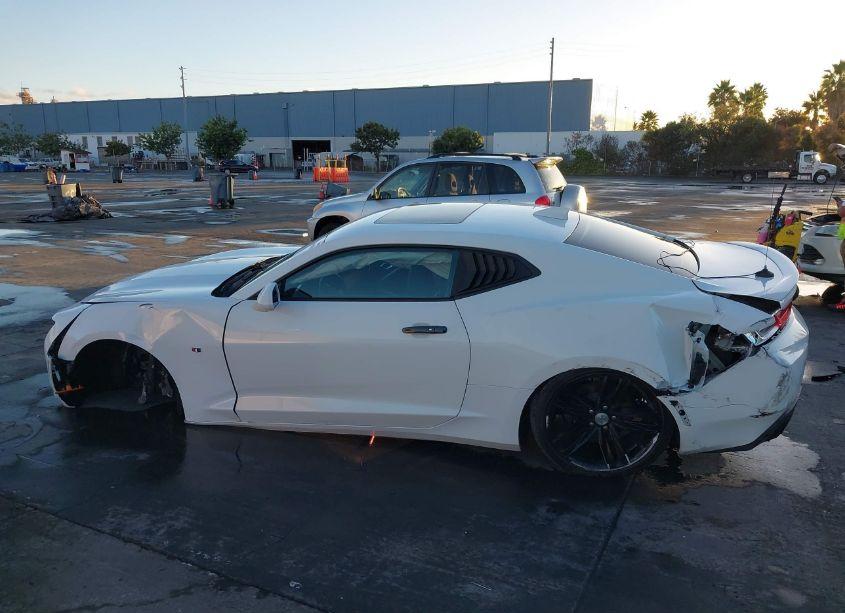 Photo 15 of 2017 Chevrolet Camaro 2LT (VIN 1G1FD1RSXH0214572)