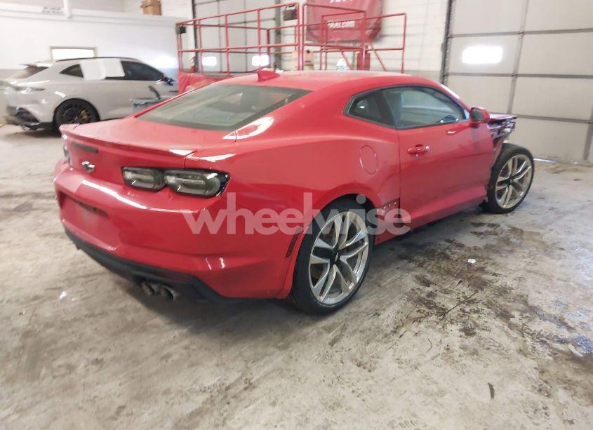 Photo 4 of 2021 Chevrolet Camaro RWD 2LT (VIN 1G1FD1RSXM0104809)