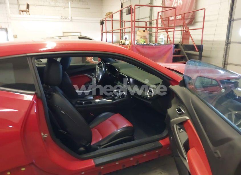 Photo 5 of 2021 Chevrolet Camaro RWD 2LT (VIN 1G1FD1RSXM0104809)