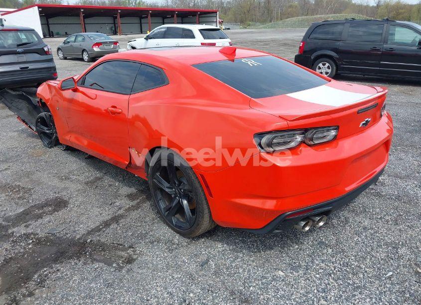 Photo 3 of 2021 Chevrolet Camaro RWD 2LT (VIN 1G1FD1RSXM0131203)