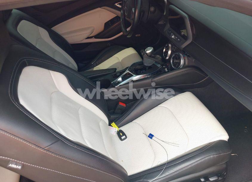 Photo 5 of 2021 Chevrolet Camaro RWD 2LT (VIN 1G1FD1RSXM0131203)