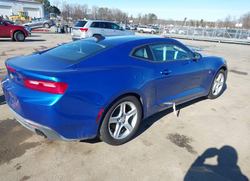 Photo 4 of 2017 Chevrolet Camaro 2LT (VIN 1G1FD1RX2H0146618)