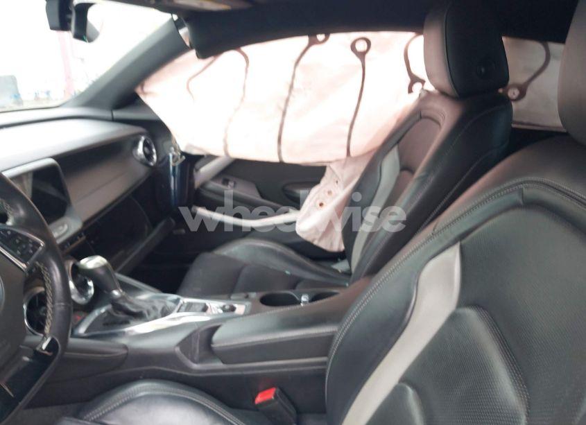 Photo 5 of 2016 Chevrolet Camaro 2LT (VIN 1G1FD1RXXG0162676)