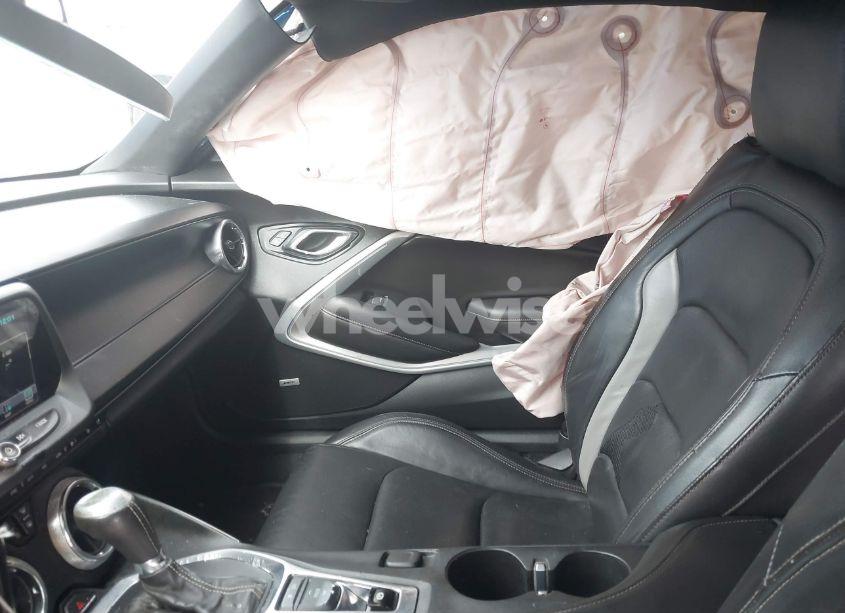 Photo 5 of 2017 Chevrolet Camaro 2LT (VIN 1G1FD1RXXH0169936)