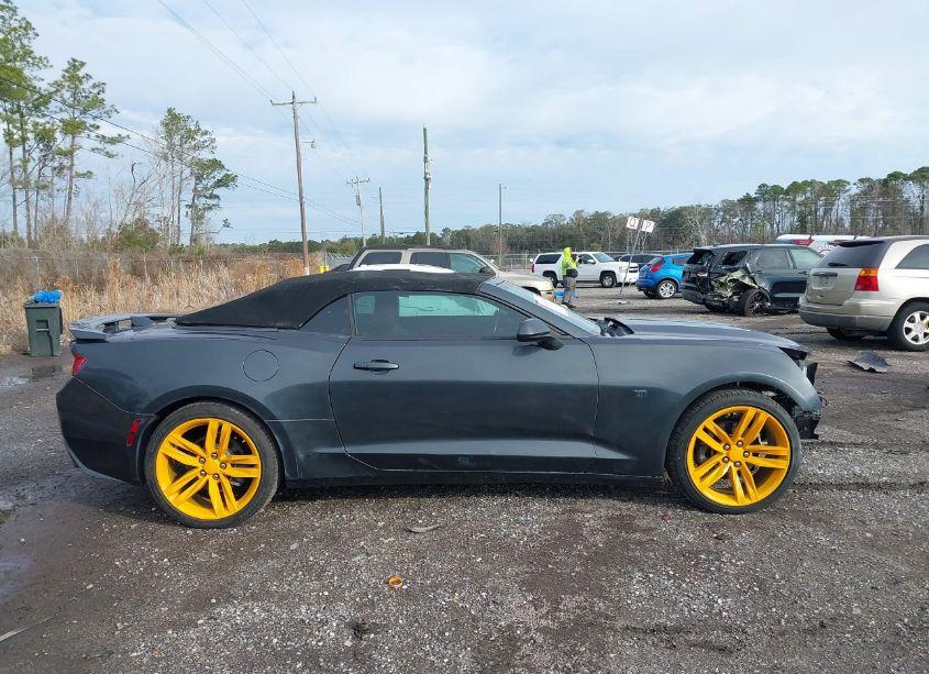 Photo 13 of 2017 Chevrolet Camaro 2LT (VIN 1G1FD3DS9H0212556)