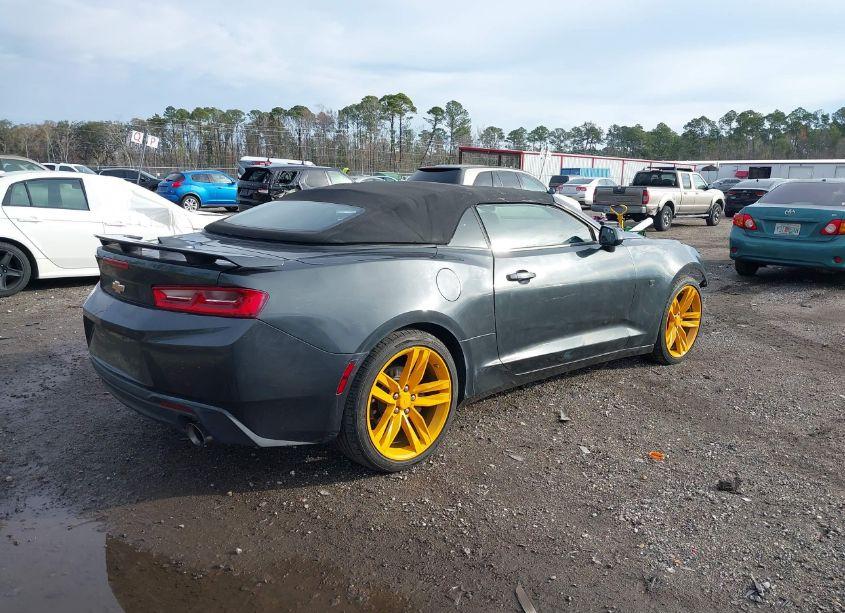 Photo 4 of 2017 Chevrolet Camaro 2LT (VIN 1G1FD3DS9H0212556)