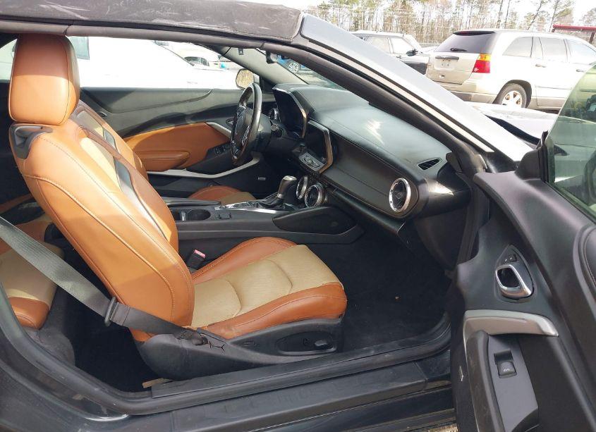 Photo 5 of 2017 Chevrolet Camaro 2LT (VIN 1G1FD3DS9H0212556)