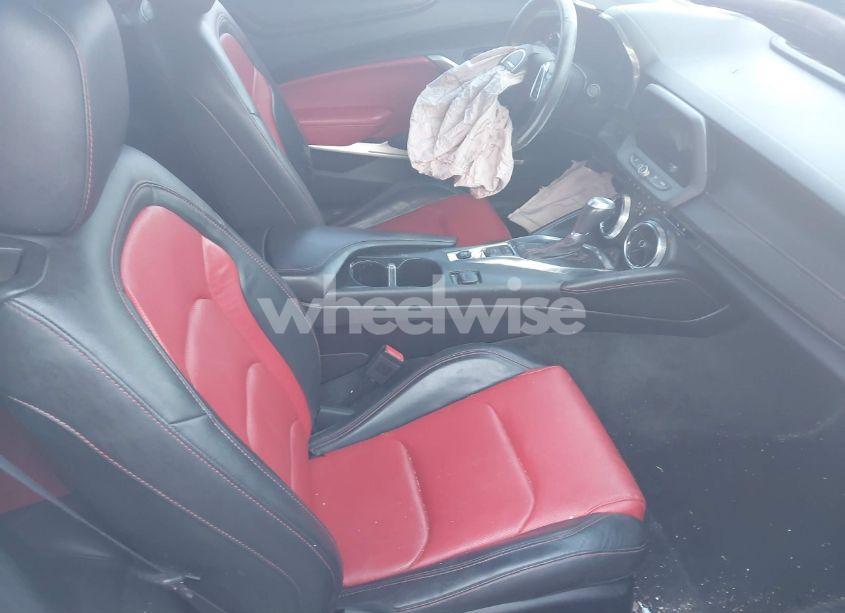 Photo 5 of 2017 Chevrolet Camaro 2LT (VIN 1G1FD3DSXH0108349)