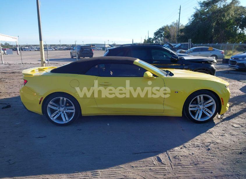 Photo 13 of 2017 Chevrolet Camaro 2LT (VIN 1G1FD3DX4H0133193)