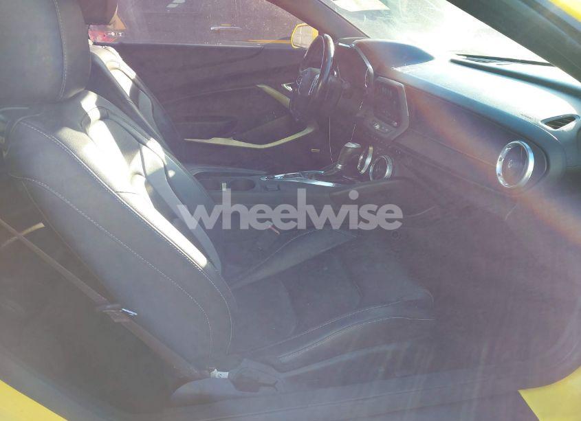 Photo 5 of 2017 Chevrolet Camaro 2LT (VIN 1G1FD3DX4H0133193)