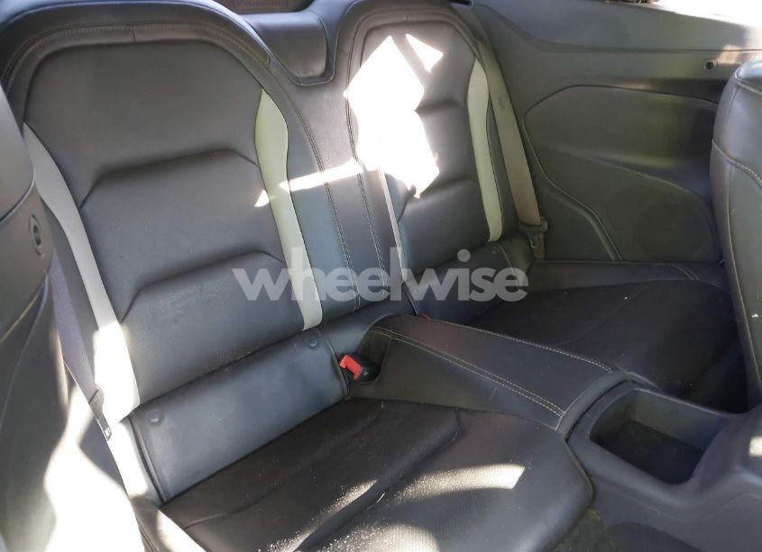 Photo 8 of 2017 Chevrolet Camaro 2LT (VIN 1G1FD3DX4H0133193)