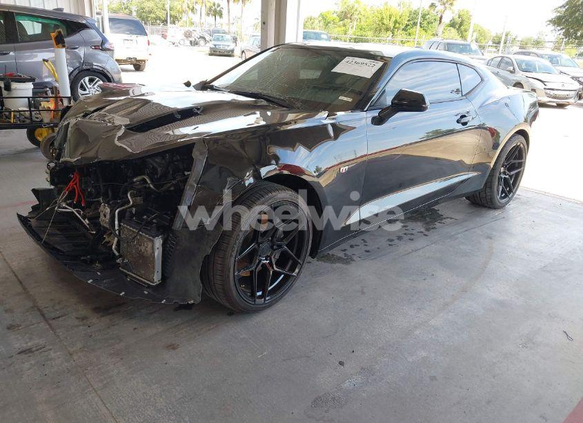 Photo 2 of 2016 Chevrolet Camaro 1SS (VIN 1G1FE1R71G0160084)