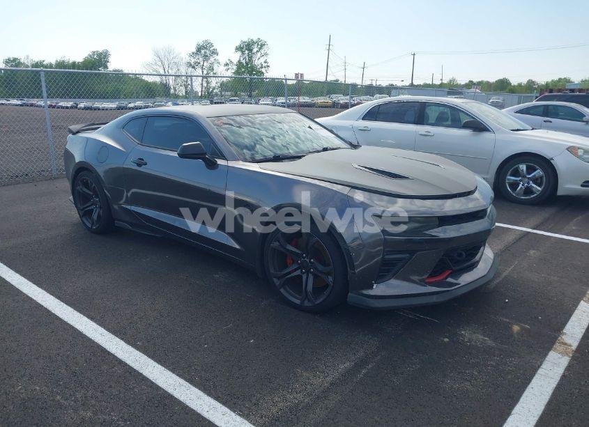 2017 Chevrolet Camaro 1SS (VIN 1G1FE1R71H0178750) main photo