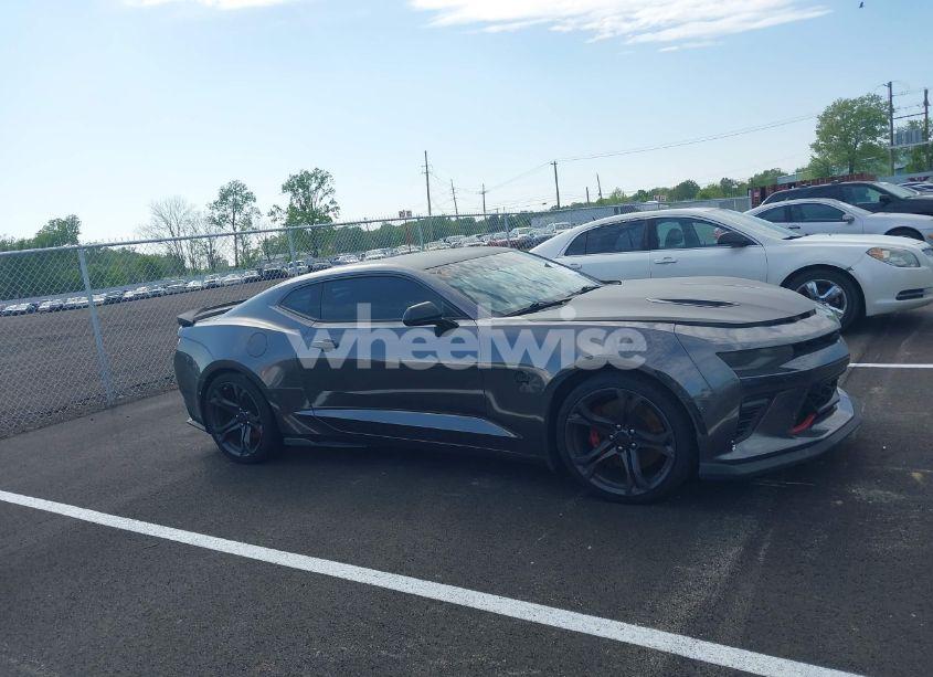 Photo 13 of 2017 Chevrolet Camaro 1SS (VIN 1G1FE1R71H0178750)