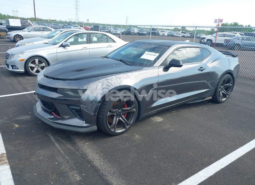 Photo 2 of 2017 Chevrolet Camaro 1SS (VIN 1G1FE1R71H0178750)