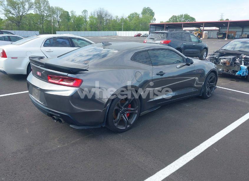 Photo 4 of 2017 Chevrolet Camaro 1SS (VIN 1G1FE1R71H0178750)