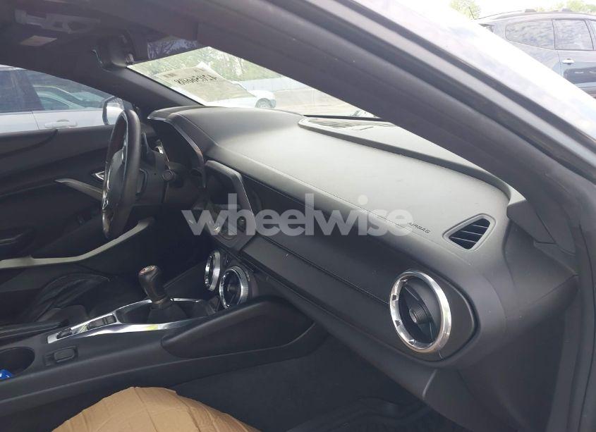 Photo 5 of 2017 Chevrolet Camaro 1SS (VIN 1G1FE1R71H0178750)