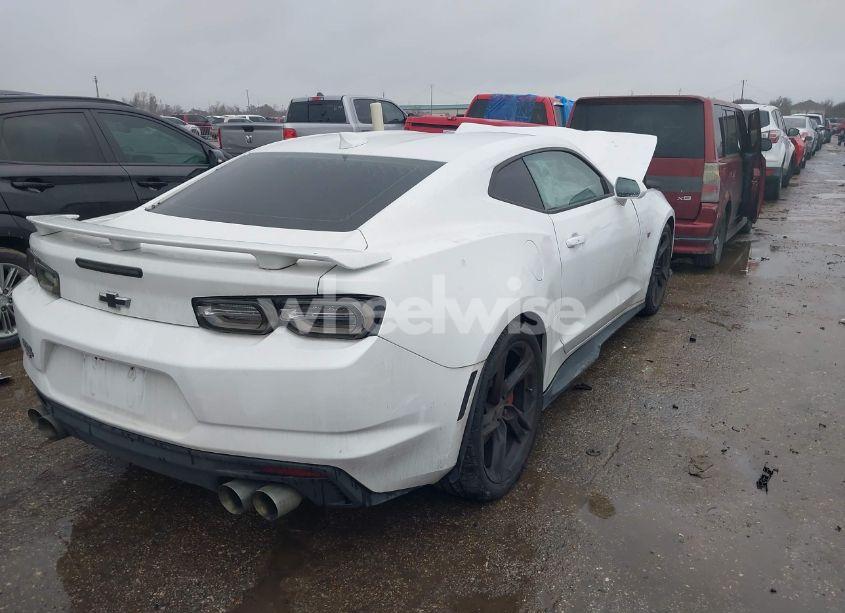 Photo 4 of 2021 Chevrolet Camaro RWD 1SS (VIN 1G1FE1R74M0102305)