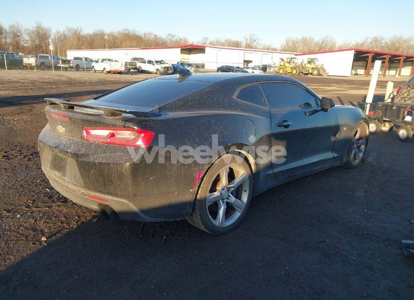 Photo 4 of 2018 Chevrolet Camaro 1SS (VIN 1G1FF1R72J0115837)
