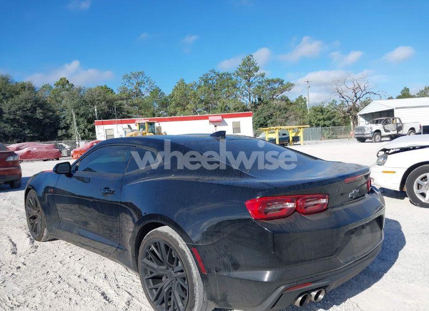 Photo 3 of 2021 Chevrolet Camaro RWD LT1 (VIN 1G1FF1R74M0123944)