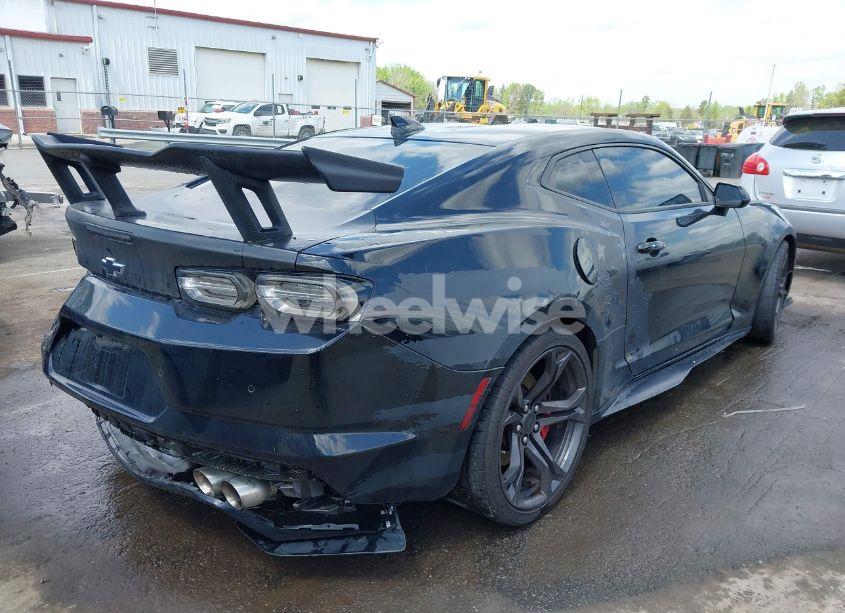 Photo 4 of 2019 Chevrolet Camaro 2SS (VIN 1G1FG1R70K0126995)