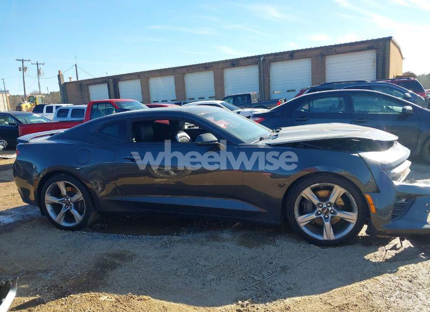 Photo 12 of 2016 Chevrolet Camaro 2SS (VIN 1G1FG1R71G0122171)