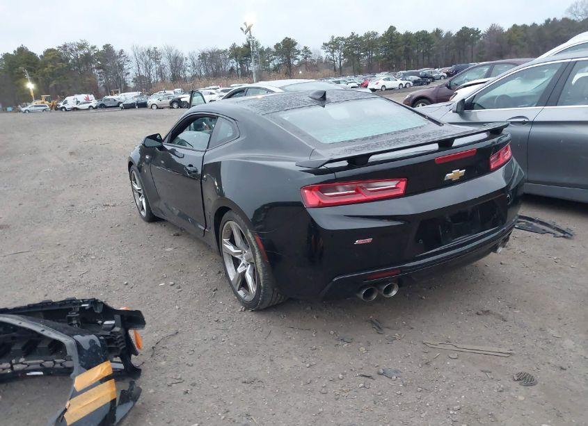 Photo 3 of 2016 Chevrolet Camaro 2SS (VIN 1G1FG1R71G0131744)