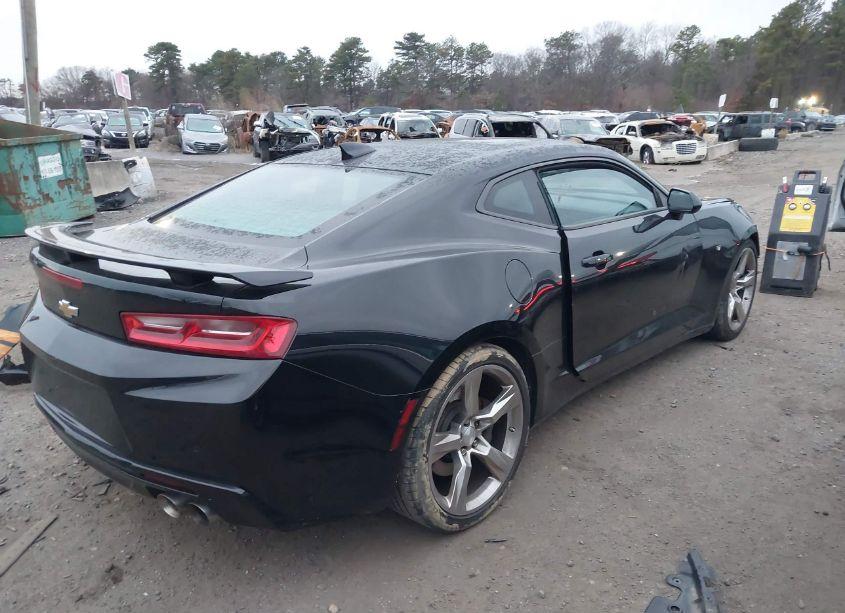 Photo 4 of 2016 Chevrolet Camaro 2SS (VIN 1G1FG1R71G0131744)