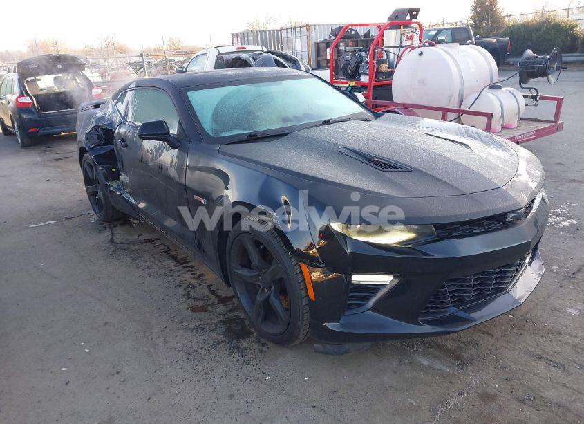 2017 Chevrolet Camaro 2SS (VIN 1G1FG1R71H0143765) main photo