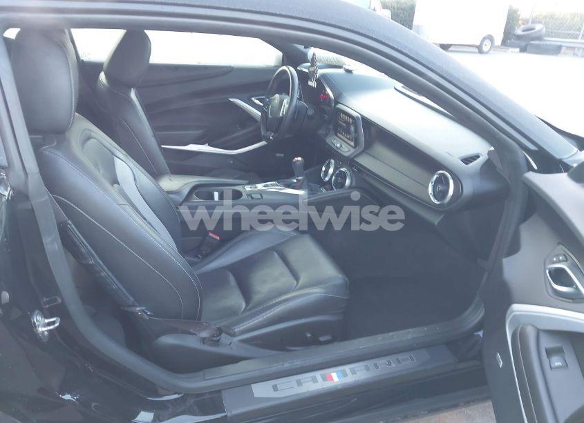 Photo 5 of 2017 Chevrolet Camaro 2SS (VIN 1G1FG1R71H0143765)