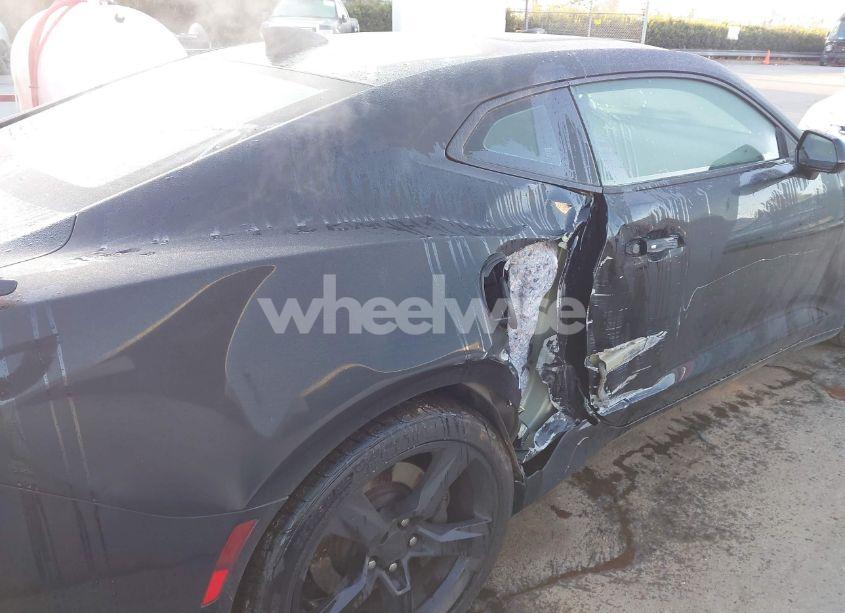 Photo 6 of 2017 Chevrolet Camaro 2SS (VIN 1G1FG1R71H0143765)