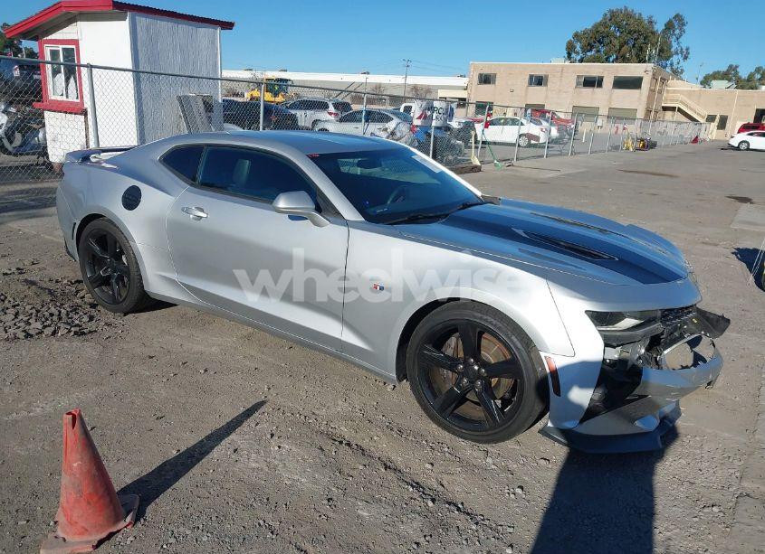 2017 Chevrolet Camaro 2SS (VIN 1G1FG1R75H0143851) main photo