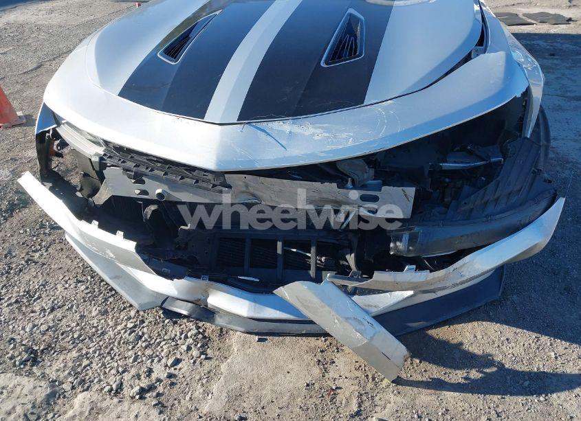 Photo 6 of 2017 Chevrolet Camaro 2SS (VIN 1G1FG1R75H0143851)