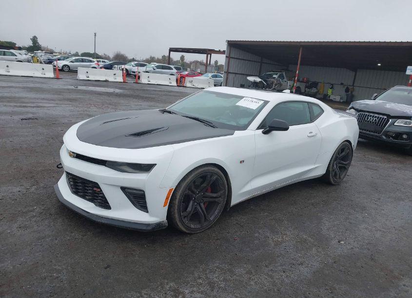 Photo 2 of 2018 Chevrolet Camaro 2SS (VIN 1G1FG1R75J0136291)
