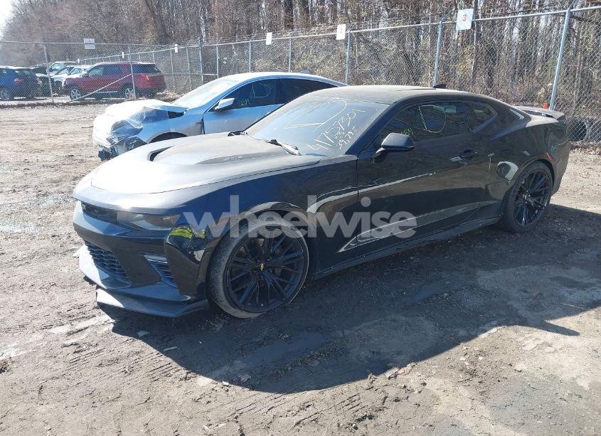 Photo 2 of 2018 Chevrolet Camaro 2SS (VIN 1G1FG1R77J0170121)