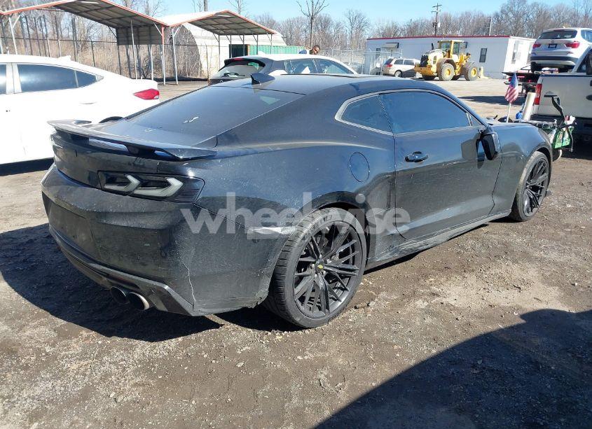 Photo 4 of 2018 Chevrolet Camaro 2SS (VIN 1G1FG1R77J0170121)