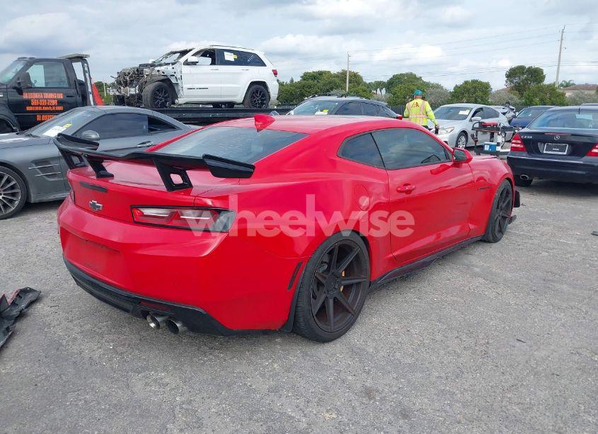 Photo 4 of 2016 Chevrolet Camaro 2SS (VIN 1G1FG1R79G0124329)