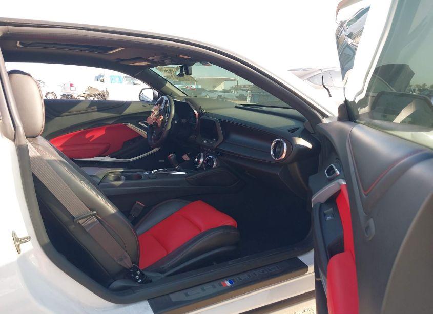 Photo 5 of 2017 Chevrolet Camaro 2SS (VIN 1G1FG1R7XH0142842)